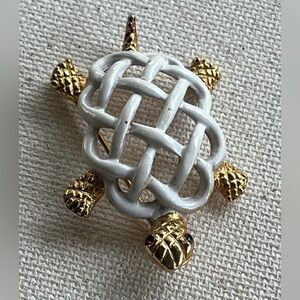 Vintage Napier Turtle Brooch – White Enamel & Gold-Tone